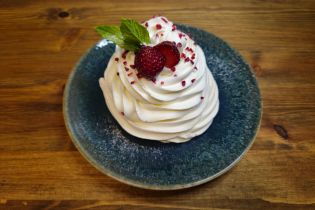 Pavlova kook marjadega